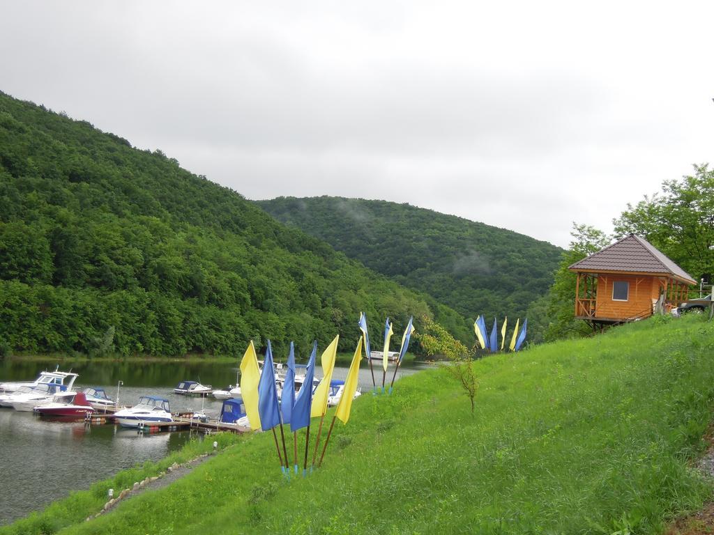 Hotel Yacht Club Mayak Dnistrivka الغرفة الصورة